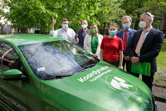 Every fifth organ in Poland is transplanted at MUW units. Transplant coordinators from the Infant Jesus Clinical Hospital UCC MUW with a new car