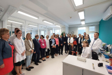 A group of people standing in a medical laboratory room.