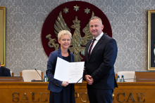 Senat 29 września 2025 - wręczenie gratulacji i powołań - kliknięcie spowoduje wyświetlenie powiększonego zdjęcia