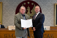 Senat 29 września 2025 - wręczenie gratulacji i powołań - kliknięcie spowoduje wyświetlenie powiększonego zdjęcia