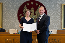 Senat 29 września 2025 - wręczenie gratulacji i powołań - kliknięcie spowoduje wyświetlenie powiększonego zdjęcia