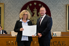 Senat 29 września 2025 - wręczenie gratulacji i powołań - kliknięcie spowoduje wyświetlenie powiększonego zdjęcia