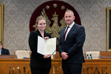 Senat 29 września 2025 - wręczenie gratulacji i powołań - kliknięcie spowoduje wyświetlenie powiększonego zdjęcia